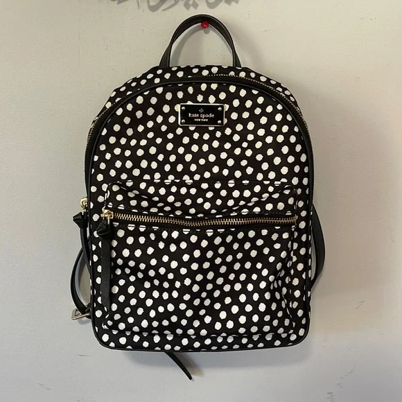 KATE SPADE BACKPACK - GENTLY used, GREAT condition! ✨Gently used Backpack. It is in great condition except some  main image 4